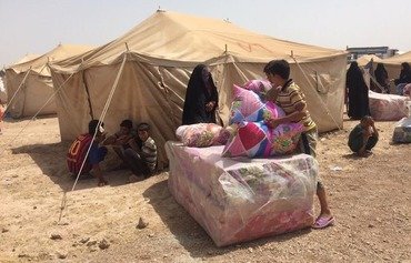 القوات العراقية تجلي العائلات من الفلوجة