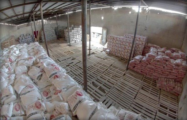 L'intérieur d'un entrepôt primaire à Manbij à l'achèvement de la livraison de la première tranche. [Diyaruna]