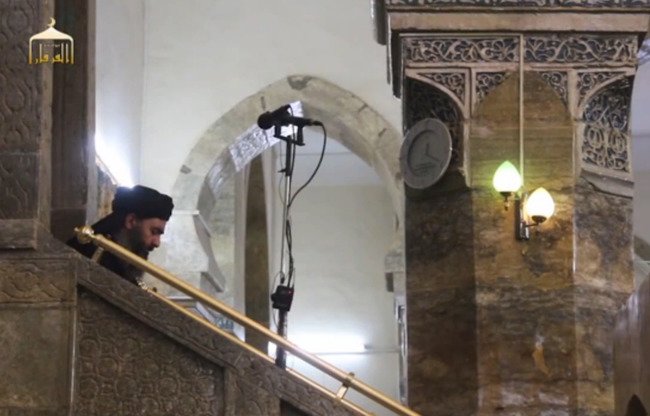 Abou Bakr al-Baghdadi, chef de « l'État islamique en Irak et au Levant », annonce la création de son prétendu califat dans cette image extraite d'une vidéo de juin 2014. Le dirigeant de l'EIIL est en cavale et se montre rarement.