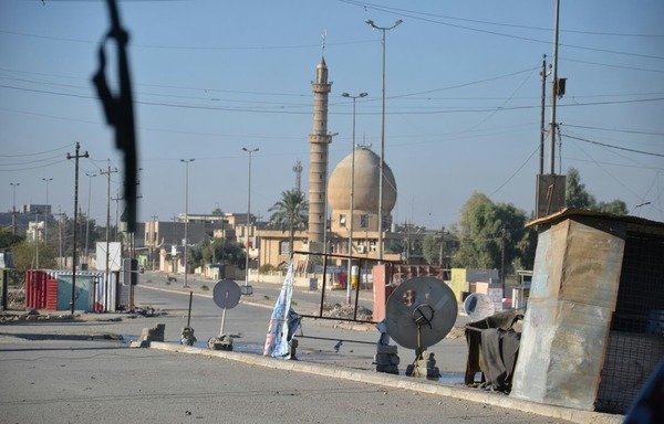 La mosquée Ahloul Beit est montrée en novembre à l'est de Mossoul après que la zone a été débarrassée des combattants de "l'Etat islamique en Irak et au Levant". [Photo fournie par les forces du service de lutte contre le terrorisme]
