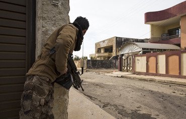 Les forces irakiennes encerclent Mossoul, piégeant l'EIIL