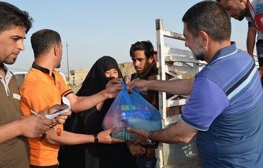 شهر رمضان يلهم المتطوعين بمساعدة النازحين في بغداد