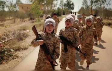 داعش همچنان به استخدام و تربیت کودک سربازان ادامه می دهد