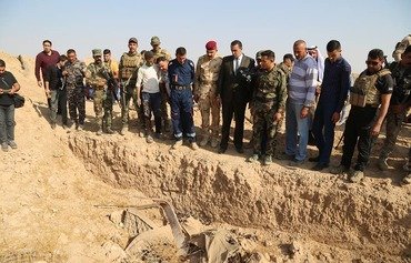 کشف 3 گور دسته جمعی داعش در نزدیکی الحویجه توسط نیروهای عراقی