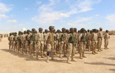 Des combattants tribaux irakiens attaquent des poches de Daech dans le désert d'al-Baghdadi