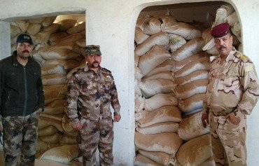 نیروهای عراقی ذخایر شیمیایی داعش را در غرب انبار پیدا کردند