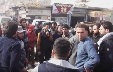 Komên Idlibê yên xwecihî ji Tehrîr el-Şam vediqetin