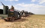 Les forces irakiennes et de la coalition détruisent une grotte de l'EIIS dans le désert de l'Anbar
