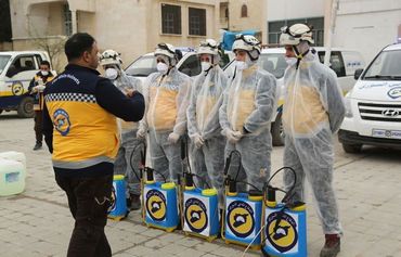 تیم های پزشکی با شیوع ویروس کویید ۱۹ در شمال سوریه مقابله می کنند