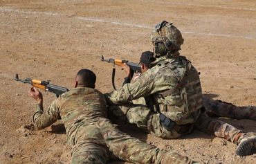 تدريبات التحالف الدولي تدعم القوات العراقية في الحرب ضد داعش