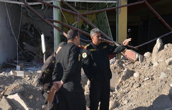CTS commander Lt. Gen. Abdel Wahab al-Saidi gives instructions to his forces while standing in front of a destroyed ISIL command and control building in al-Adel neighbourhood, in eastern Mosul. [Photo courtesy of Counter-Terrorism Forces]