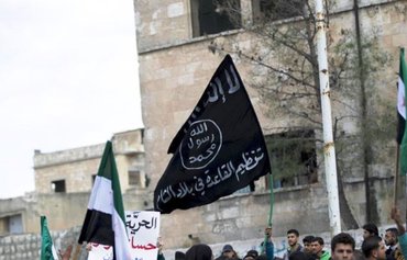 القاعدة تصعّد الحرب الكلامية ضد داعش