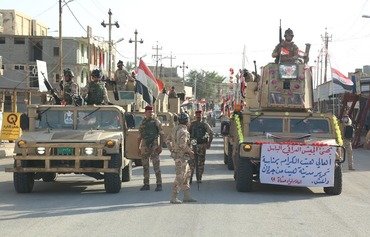 شهر هیت آزادی از داعش را با رژه نظامی جشن می گیرد