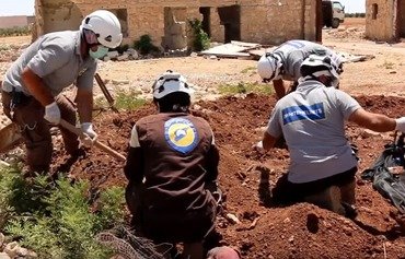 کشف گور اجساد زندانیان با غل و زنجیر داعش در حلب