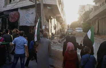 هيئة تحرير الشام تلاحق نساء شاركن في تظاهرات بإدلب في سوريا