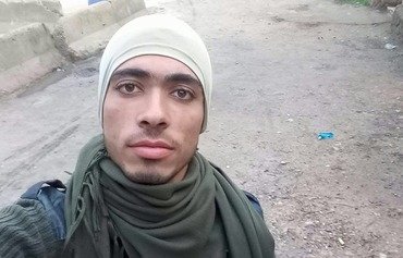 Tehrîr el-Şam mamosteyekî Idlibê îşkence dike û wî dikuje