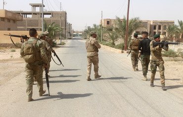 Iraqi forces rescue trapped families in al-Qaim