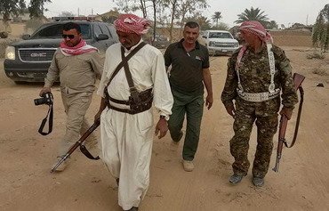 ساکنین القائم داعش را به «بازداشت به زور» پسرانشان متهم کردند