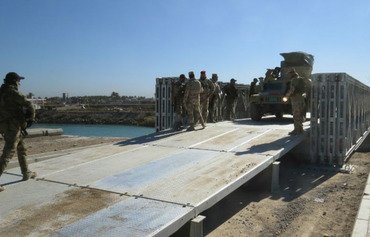 عراق 15 پل در انبار را بازسازی می کند