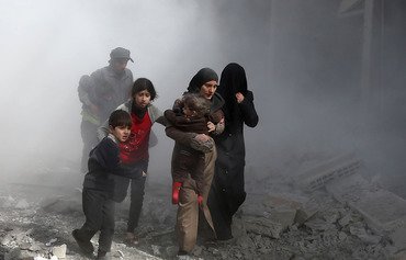 نیروهای حکومتی سوریه برای پنجمین روز متوالی غوطه شرقی را گلوله باران کردند
