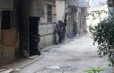 اشتباكات بين داعش وهيئة تحرير الشام في مخيم اليرموك