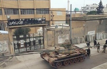 Tahrir al-Sham arrête des humanitaires à Idlib