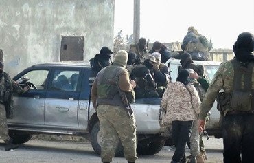 Komeke sivîl a nû serpereştiya agirbesta li Idlibê dike