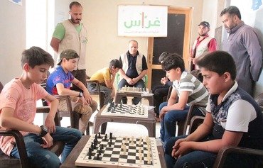 Des enfants syriens participent à un tournoi d'échecs