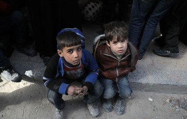 Les syriens des anciennes zones de l'opposition en difficulté après que les groupes d'aide ont perdu l'autorisation du régime