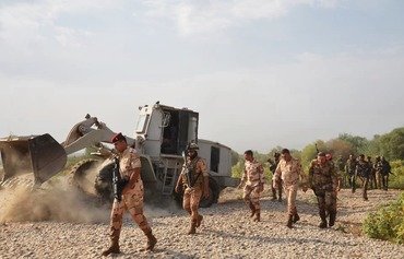 القوات العراقية تحرق 25 مضافة لداعش في ديالى