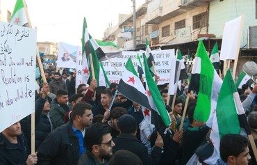 Angry protesters confront Tahrir al-Sham in rural Idlib