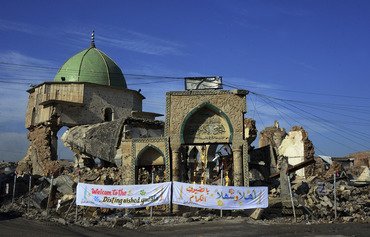 L'Irak pose la première pierre pour la reconstruction de la mosquée iconique de Mossoul