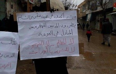هيئة تحرير الشام تطرد نازحي الغوطة من منازلهم في إدلب