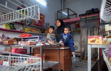 چه به ضرورت چه با برنامه، زنان عراقی شرکت های موصل را راه اندازی می کنند