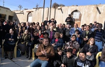 مسیحیان عراقی برای انجام نیایش به کلیساهای انبار بازمی گردند