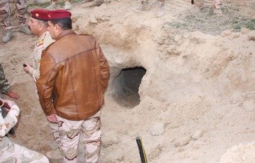 نیروهای عراقی شبکه تونلهای داعش را که به سوریه متصل می شود ویران می کنند