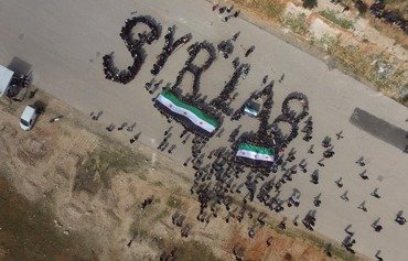 سوريون يحتفلون بالذكرى الثامنة لانطلاق ثورتهم
