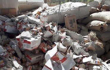Des militants découvrent un stock de matériel humanitaire de Tahrir al-Sham