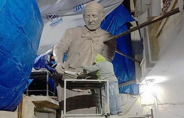 Des sculpteurs de Mossoul restaurent des monuments chers à la ville