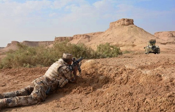 Iraqi forces, tribesmen hunt ISIS remnants in remote desert areas