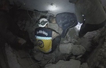 Hevdem ligel gurbûna tundîyê, bazara Idlibê tê bombebarankirin