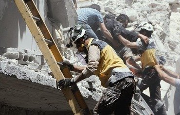 مقتل مدنيين وأطفال سوريين في الغارات على إدلب