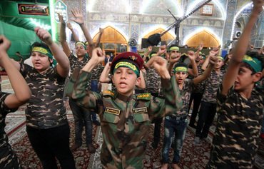 عناصر شبه نظامی به عراقی ها پول می دهند تا برای حمایت از ایران در برنامه ها و تظاهرات شرکت کنند