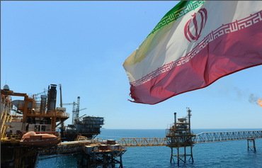 قاچاق نفت از سوی ایران در نقض تحریم ها