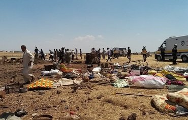 حملات رژیم غیرنظامیان را در اردوگاه مناطق روستایی ادلب کشت