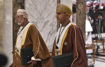 Hevdem ligel tengijînine herêmî, dê diplomatekî Omanî payebilind serdana Îranê dike