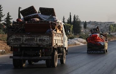 Massive displacement as regime forces inch closer to key Idlib town