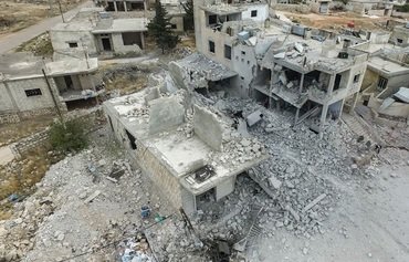 بمباران شدید در ادلب از پیشروی نیروهای حکومت سوریه در شهر خبر می دهد