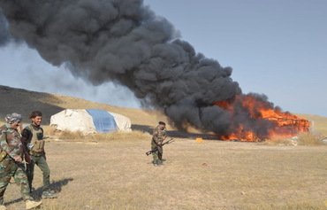 نیروهای عراقی مخفیگاه های داعش در بیابان انبار را ویران کردند