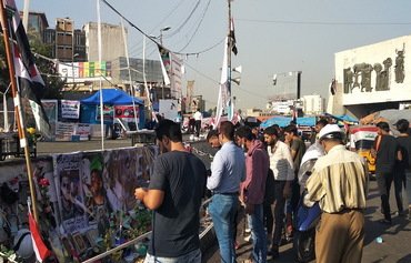 المتظاهرون العراقيون يصعدون مطالبهم الإصلاحية